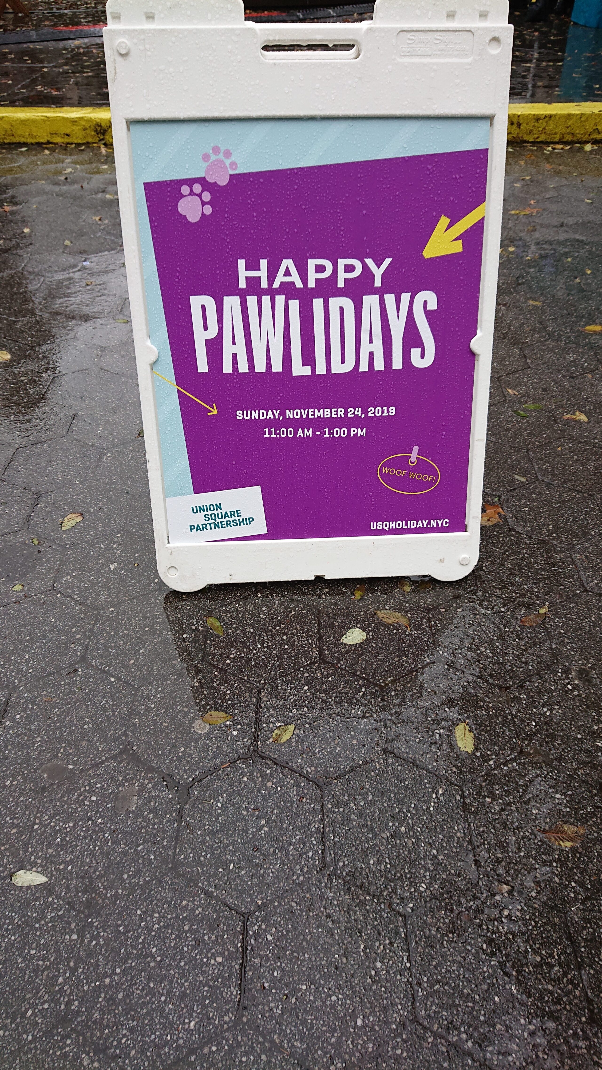 Happy Pawlidays sign