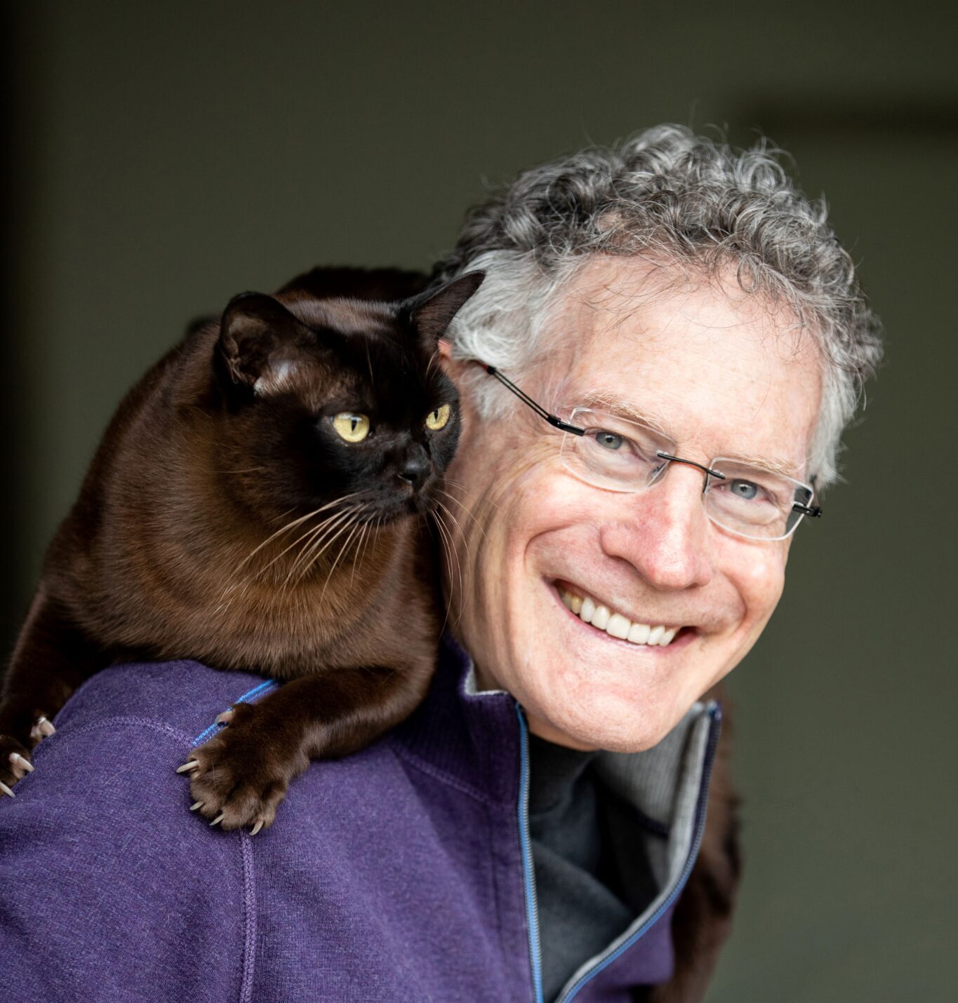 Dr. Jonathan Losos with his cat Nelson sitting on his shoulder.