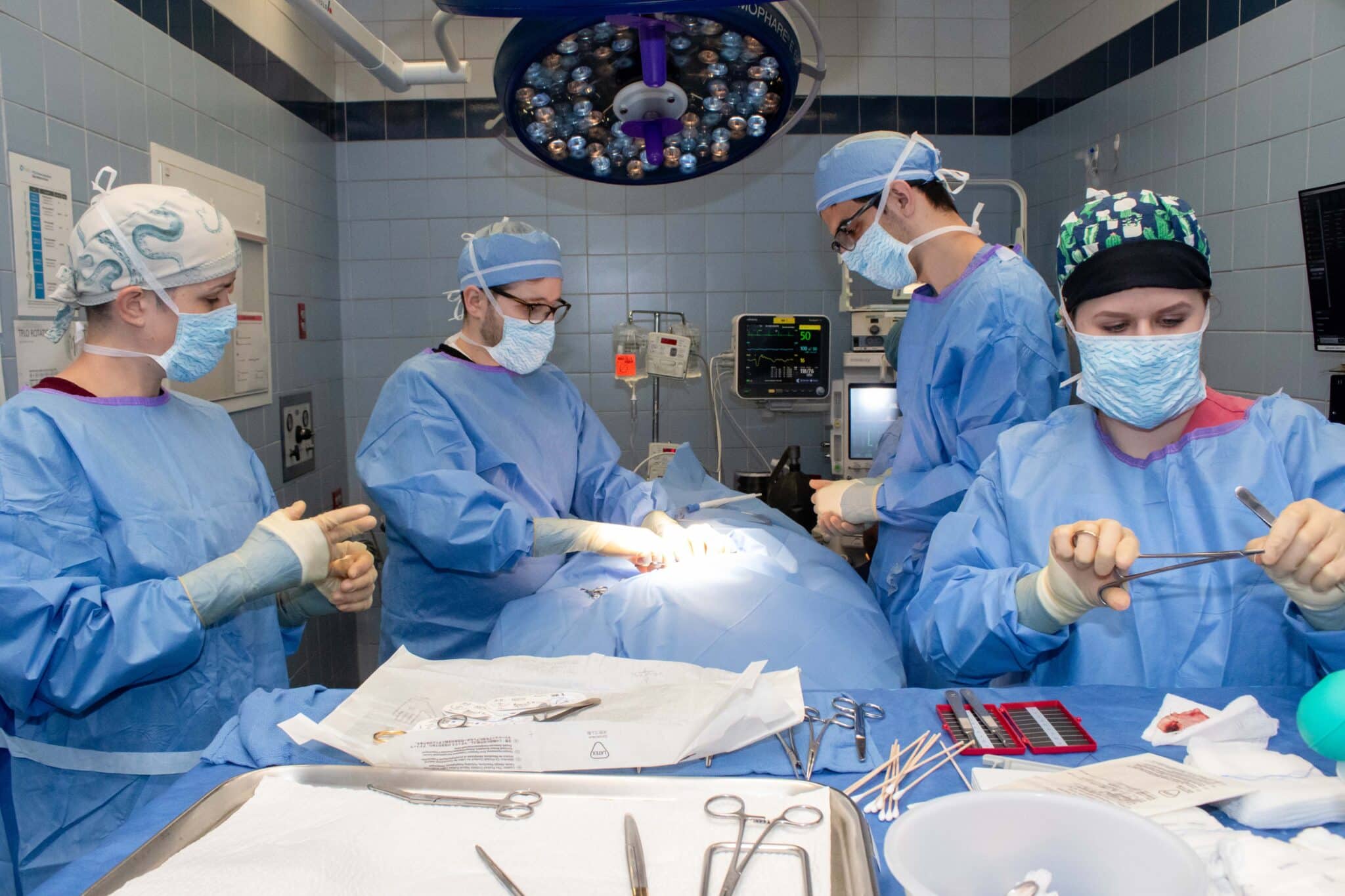 AMC-Surgery AMC's surgery team performs a procedure